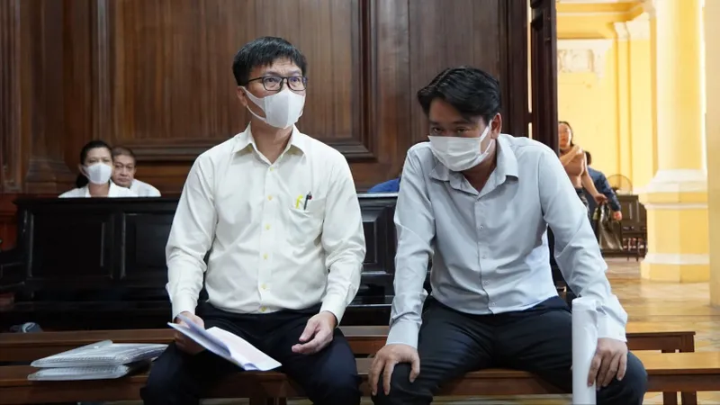 Hai bị cáo tại tòa