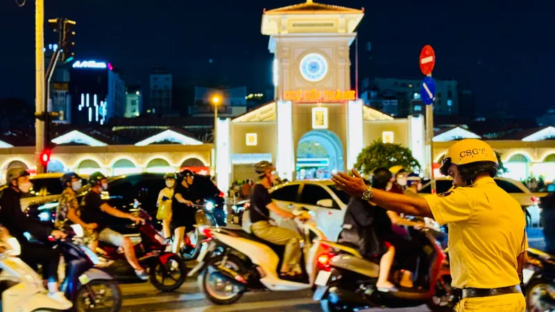 Công an TPHCM đảm bảo cho người dân một mùa Giáng sinh an lành, bình an. Ảnh: CHÍ THẠCH