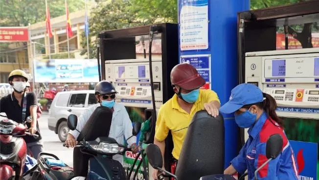 Nghị định về kinh doanh xăng dầu vừa ban hành hơn 1 tháng lại chờ sửa 
