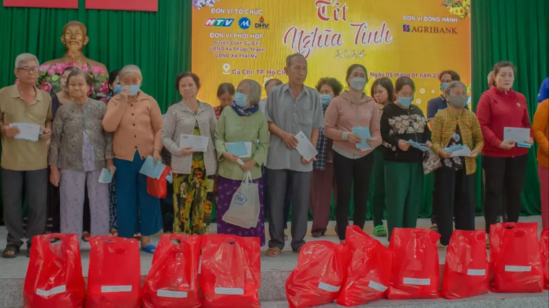 "Tết Nghĩa tình 2024" đến với học sinh, gia đình chính sách huyện Củ Chi