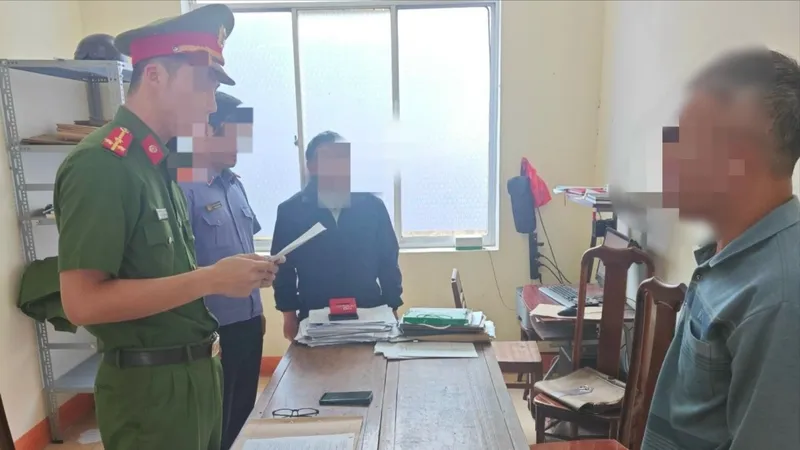 Khởi tố cựu Trưởng phòng GD-ĐT vi phạm về đấu thầu