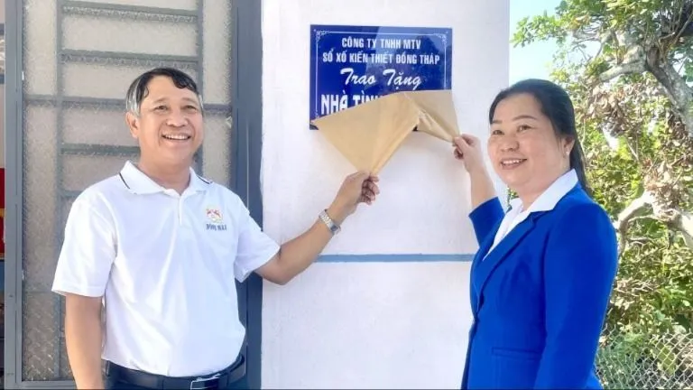  Công ty XSKT Đồng Tháp phối hợp Công ty XSKT và Dịch vụ tổng hợp Đồng Nai trao nhà cho hộ nghèo Đồng Nai