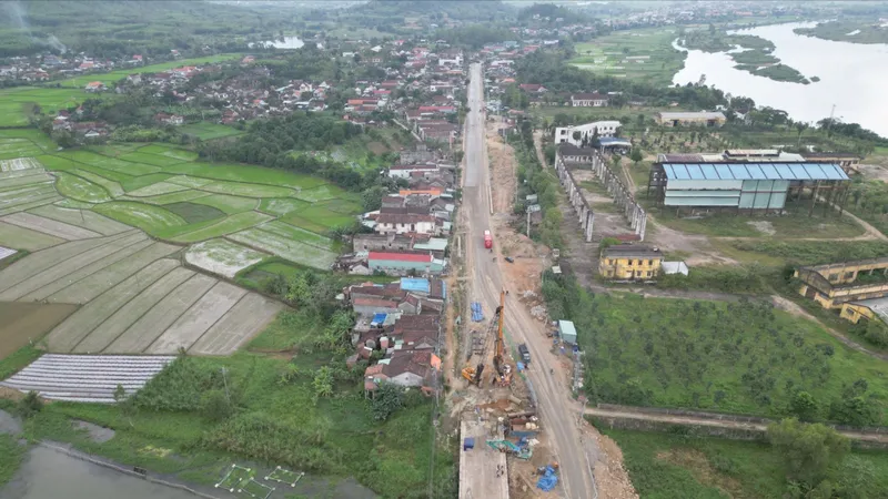 Các nhà thầu đang rốt ráo thi công cải tạo, nâng cấp QL19 