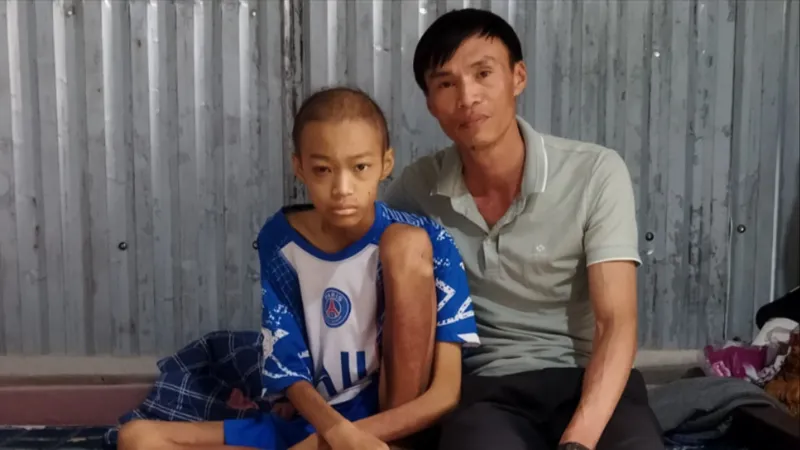 “Gà trống” nuôi con trai ung thư máu