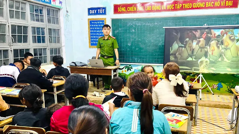 Lớp học tình thương làng Kret Krot