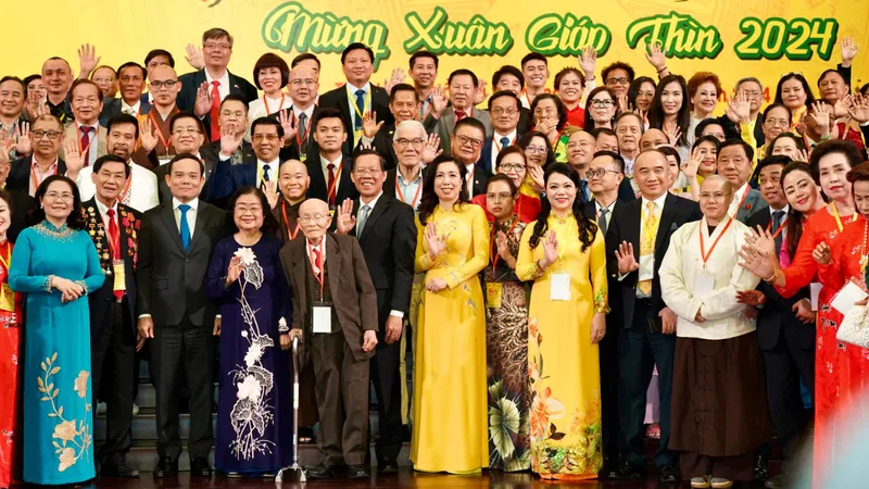 Trở về và tự hào