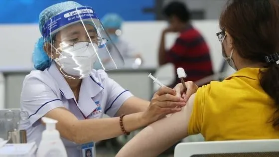 Tiêm vaccine là biện pháp tốt nhất để phòng chống Covid-19 quay trở lại