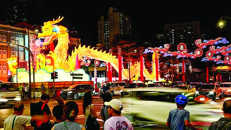 Đèn trang trí hình rồng ở Singapore. Ảnh: THE STRAITS TIMES