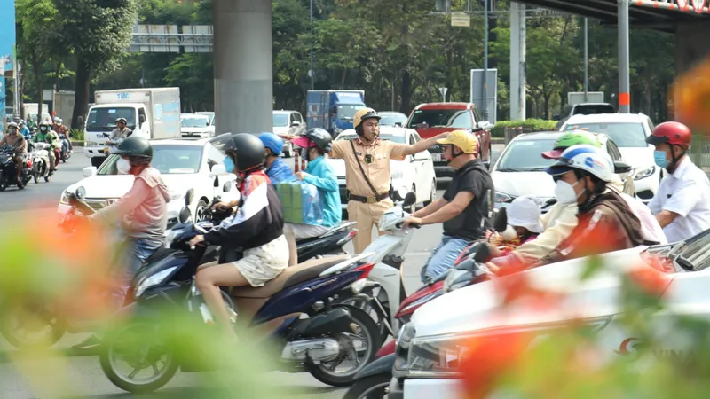 Điều tiết giao thông những ngày Tết Nguyên đán 2024 ở TPHCM. Ảnh: CHÍ THẠCH