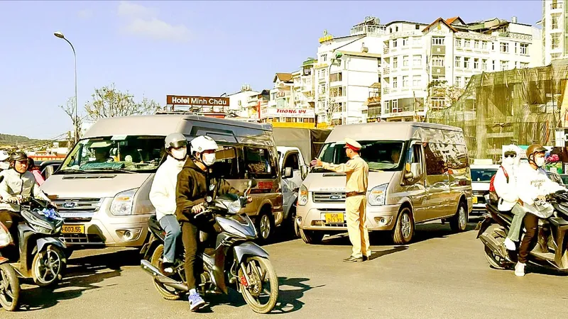 “Cháy” vé tàu, máy bay đi các tỉnh thành phía Nam sau tết 