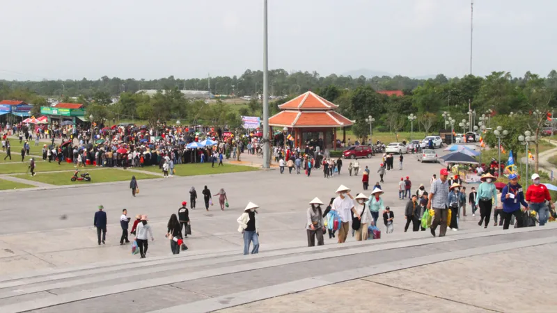Nhiều lễ hội lớn ở miền Bắc, miền Trung tưng bừng khai hội