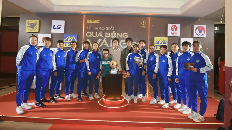 Đội tuyển futsal TSN TPHCM tham dự gala trao Giải Quả bóng Vàng. Ảnh: DŨNG PHƯƠNG 