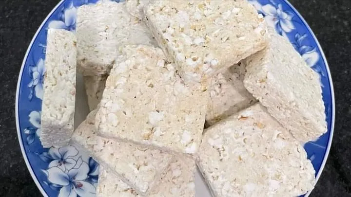 Nghe tiếng nổ rang trong bếp đã thấy tết về trước ngõ