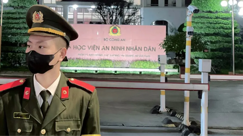 Năm nay tôi trực tết...