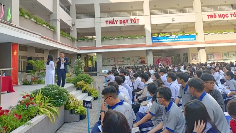Làm gì khi ba mẹ không ủng hộ lựa chọn ngành nghề tương lai?