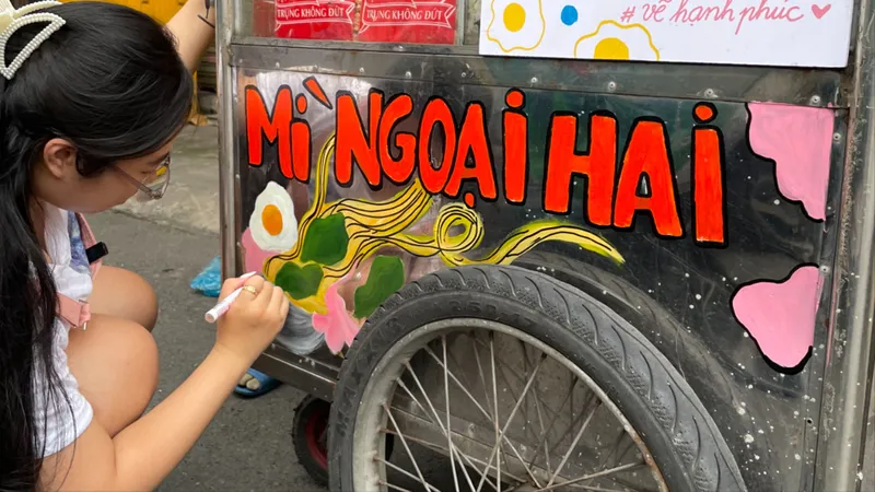 Chở nhau đi vẽ bảng hiệu miễn phí 