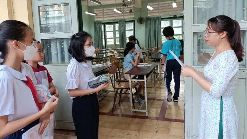 Phụ huynh lo nhiều hơn vui trước thông tin mở rộng khảo sát năng lực vào lớp 6 tại các trường tiên tiến, hội nhập