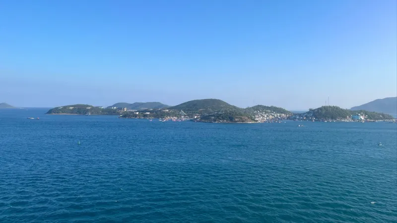 Nha Trang có điều kiện tự nhiên thuận lợi để phát triển kinh tế biển. Ảnh: CÔNG NHÂN