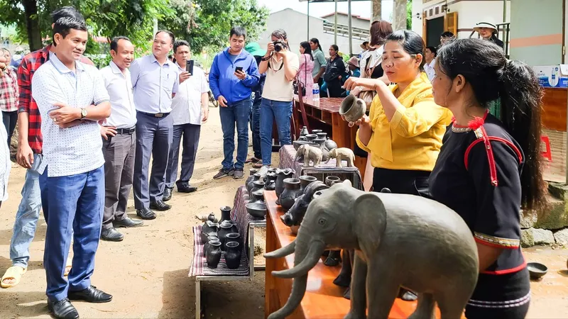 Giữ hồn gốm cổ người M’Nông RLăm