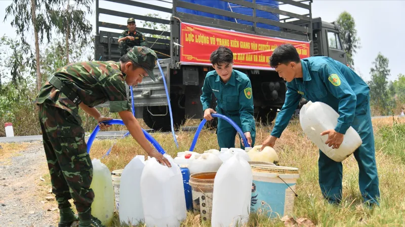 Mang hơn 200.000 lít nước sạch đến người dân vùng biên 