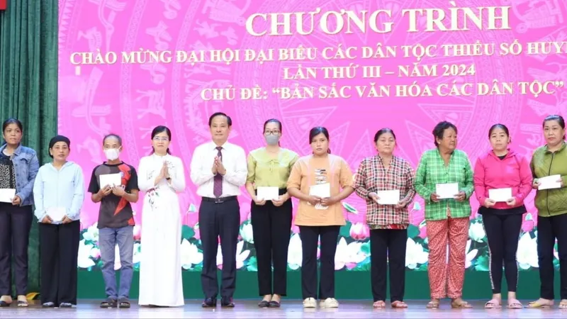 Huyện Bình Chánh chăm lo nâng cao chất lượng cuộc sống đồng bào dân tộc thiểu số