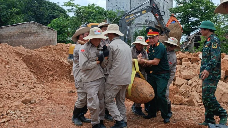 Quảng Bình: Phát hiện quả bom nặng 340kg khi đào móng làm nhà