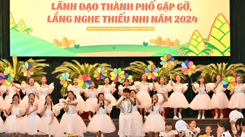 Lãnh đạo TPHCM gặp gỡ, lắng nghe thiếu nhi