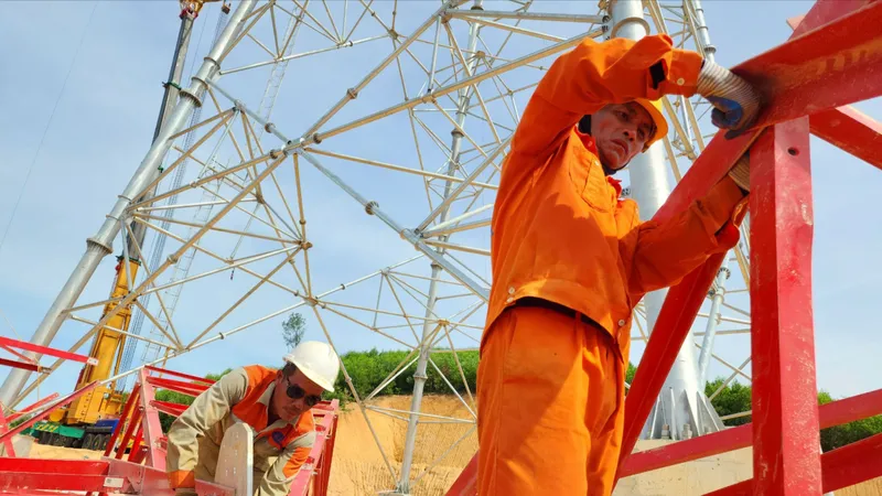 Thi công đường dây 500kV mạch 3: Sức trẻ tình nguyện