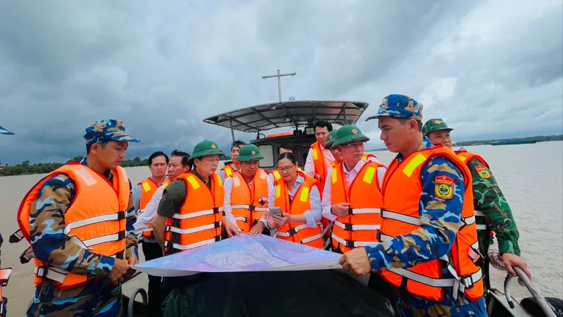 Phó Thủ tướng chủ trì buổi làm việc với các bộ, ban, ngành về gỡ khó cát san lấp cho các dự án giao thông trọng điểm phía Nam