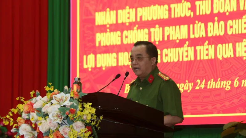 Nhận diện 11 thủ đoạn chiếm đoạt tiền của người dân