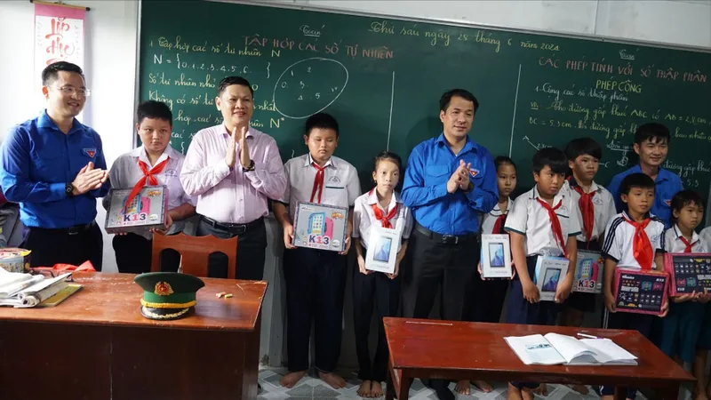 “Hành trình vì biển đảo quê hương” đến đảo Hòn Chuối