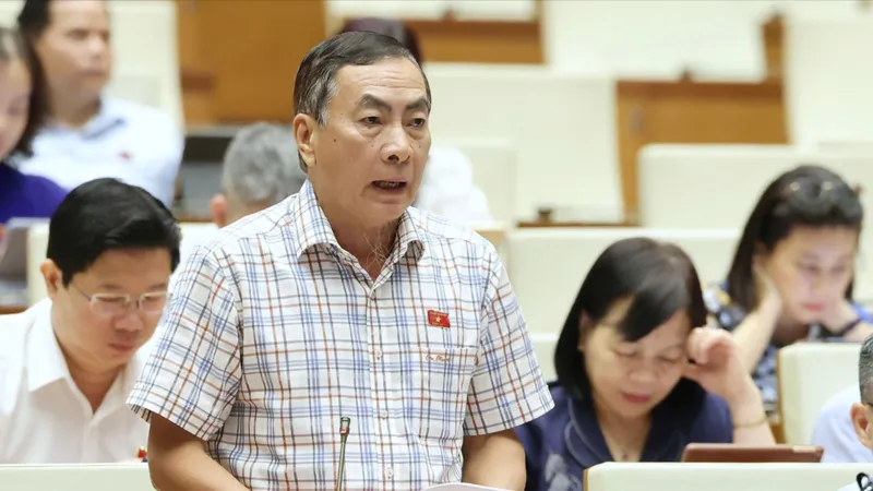 Tăng lương kèm giải pháp bình ổn giá