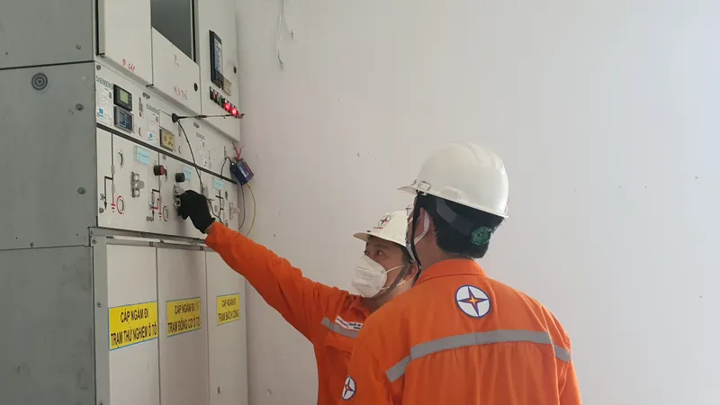 Ngành điện TPHCM đảm bảo an toàn sử dụng điện mùa mưa bão
