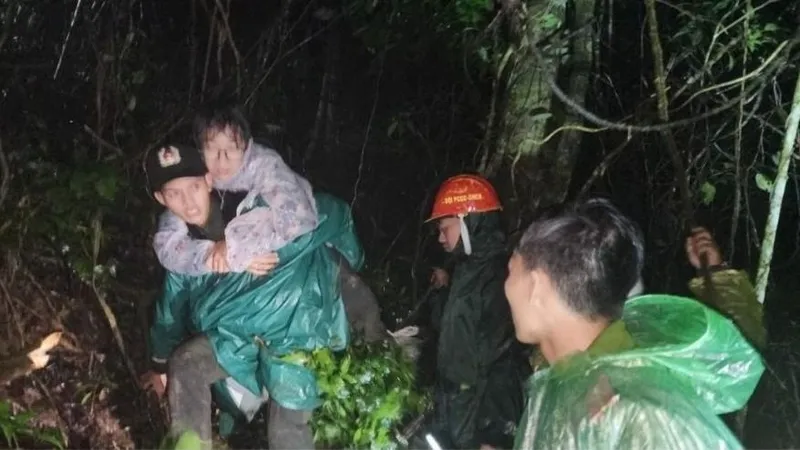 Lực lượng cứu hộ được huy động tìm kiếm các du khách tối 24-7