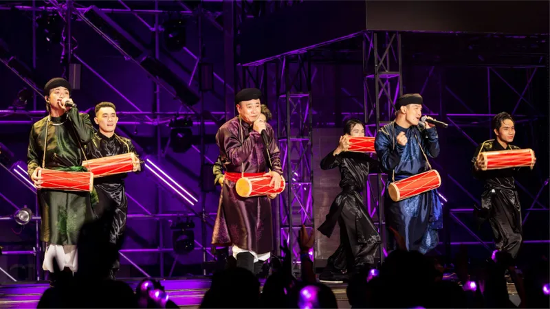Tự Long, SOOBIN, Cường Seven làm mới ca khúc “Trống cơm” chưa từng có