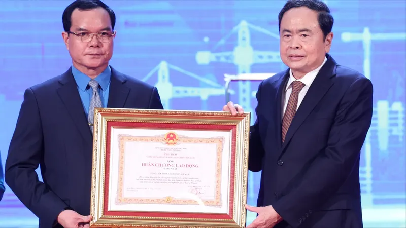 Kỷ niệm 95 năm thành lập tổ chức Công đoàn Việt Nam