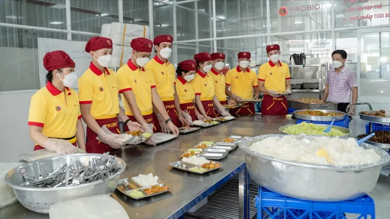 Đội ngũ phục vụ các bữa ăn bán trú và bữa ăn tập thể chuyên nghiệp của Thiên Tân