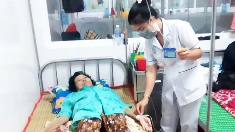 Vợ bị ung thư di căn, chồng và 2 con quẫn bách