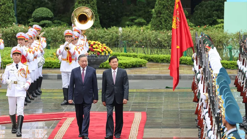 Không ngừng vun đắp cho mối quan hệ vĩ đại Việt Nam - Lào