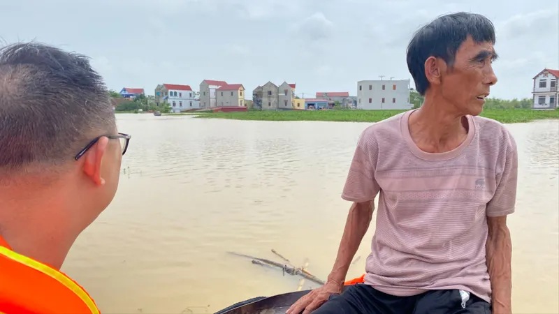 Tấm lòng của người miền Nam gửi người miền Bắc trắng tay trong lũ