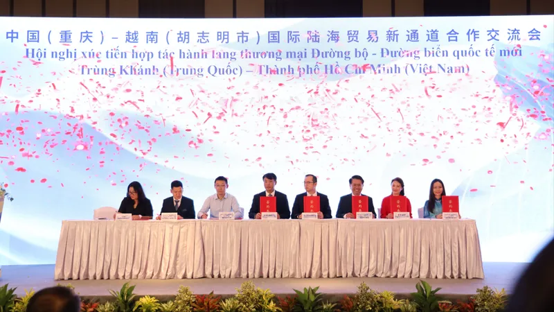 Các doanh nghiệp TPHCM - Trùng Khánh ký kết hợp tác