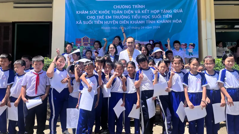 Phẫu thuật 3 ca nhi, khám sức khỏe 500 học sinh tại Khánh Hòa