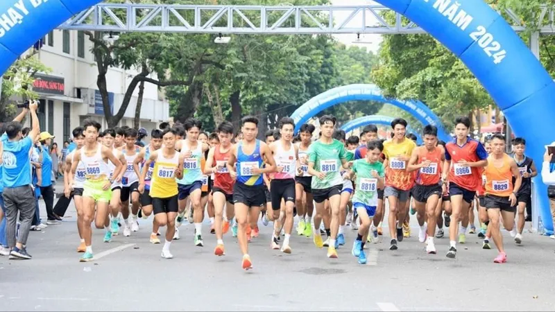 Các vận động viên tham gia Giải chạy Báo Hànộimới mở rộng lần thứ 49 - Vì hòa bình năm 2024