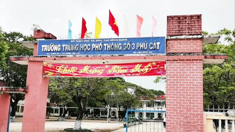 Hai trường học vận động mua tivi, xây nhà xe không đảm bảo nguyên tắc tự nguyện