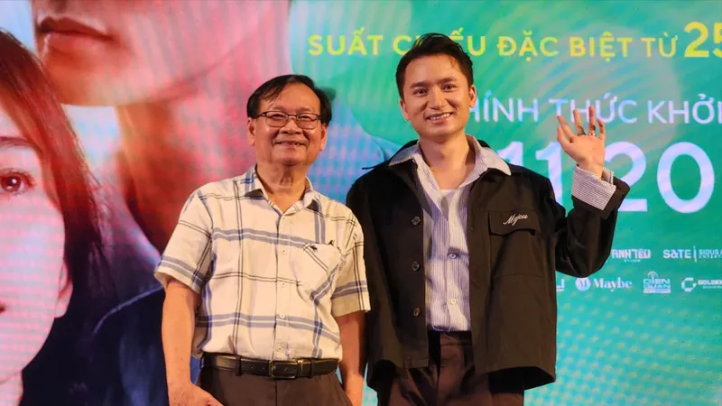 Ca sĩ Phan Mạnh Quỳnh thể hiện hình ảnh nhà văn Nguyễn Nhật Ánh trong "Ngày xưa có một chuyện tình"