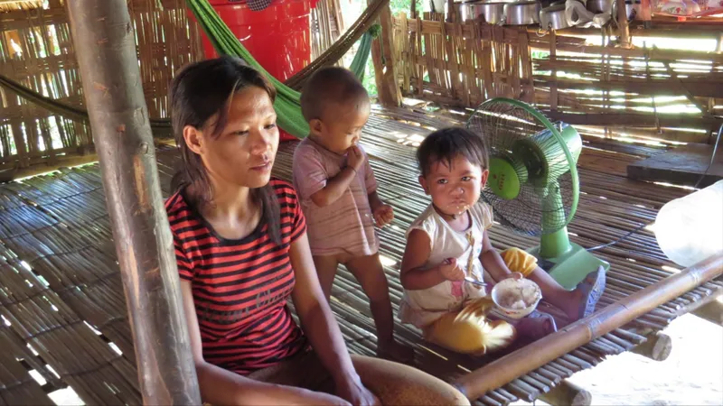 Tiêu chí xóa nhà tạm, dột nát là cứng hóa, nhằm tránh lốc xoáy, bão tố