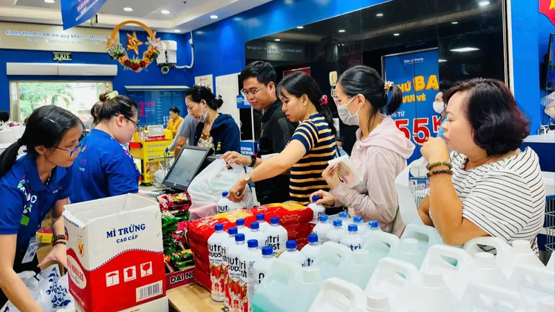 Người dân ưu tiên chọn hàng giảm giá khi mua sắm