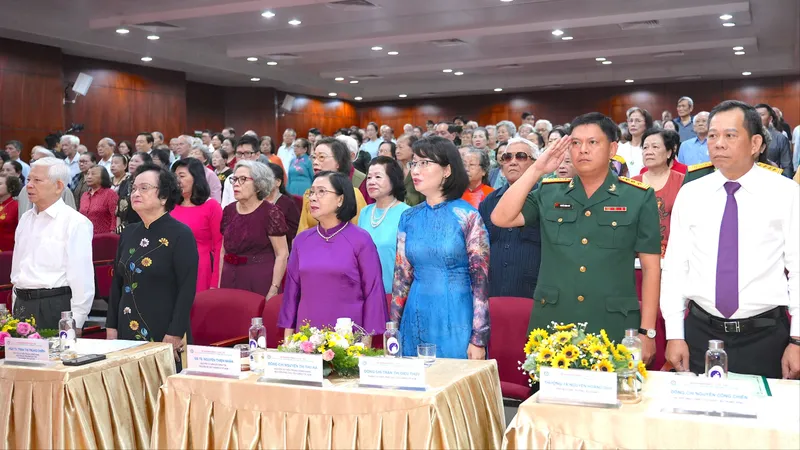 Các đồng chí nguyên lãnh đạo Đảng, Nhà nước và TPHCM tại đại hội (ẢNH QUANG HUY)