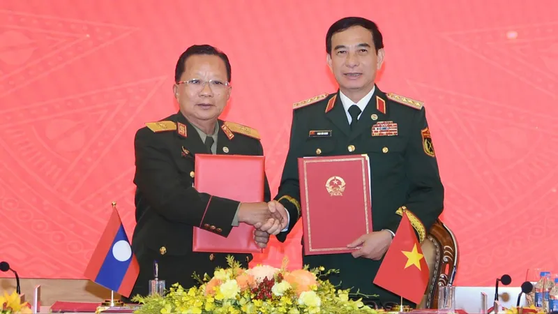 Việt Nam - Lào thống nhất tăng cường hợp tác hiệu quả công tác quân sự, quốc phòng