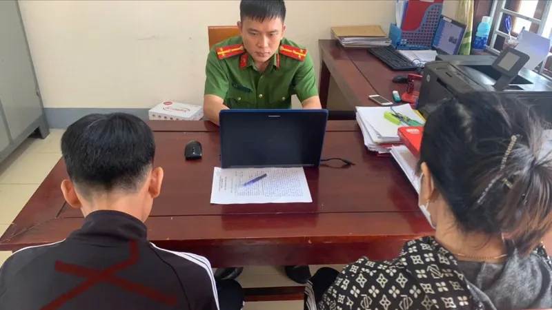 Hoàn thiện hồ sơ khởi tố nam sinh lớp 11 ép nam sinh lớp 9 ăn đất